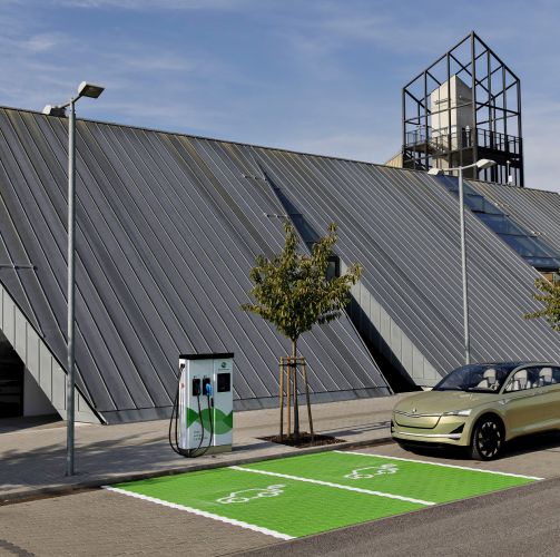 180923 ŠKO-ENERGO a ŠKODA AUTO uvádí v Mladé Boleslavi do provozu rychlonabíjecí stanici pro elektromobily_2