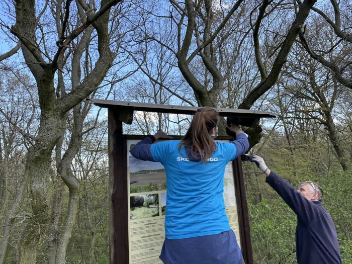 Energii vracíme do přírody – pomohli jsme s údržbou dřevin na chráněné louce nedaleko Ujkovic Energii vracíme do přírody – pomohli jsme s údržbou dřevin na chráněné louce nedaleko Ujkovic