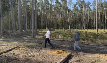 Již podruhé jsme sázeli stromky v našem adoptovaném lese